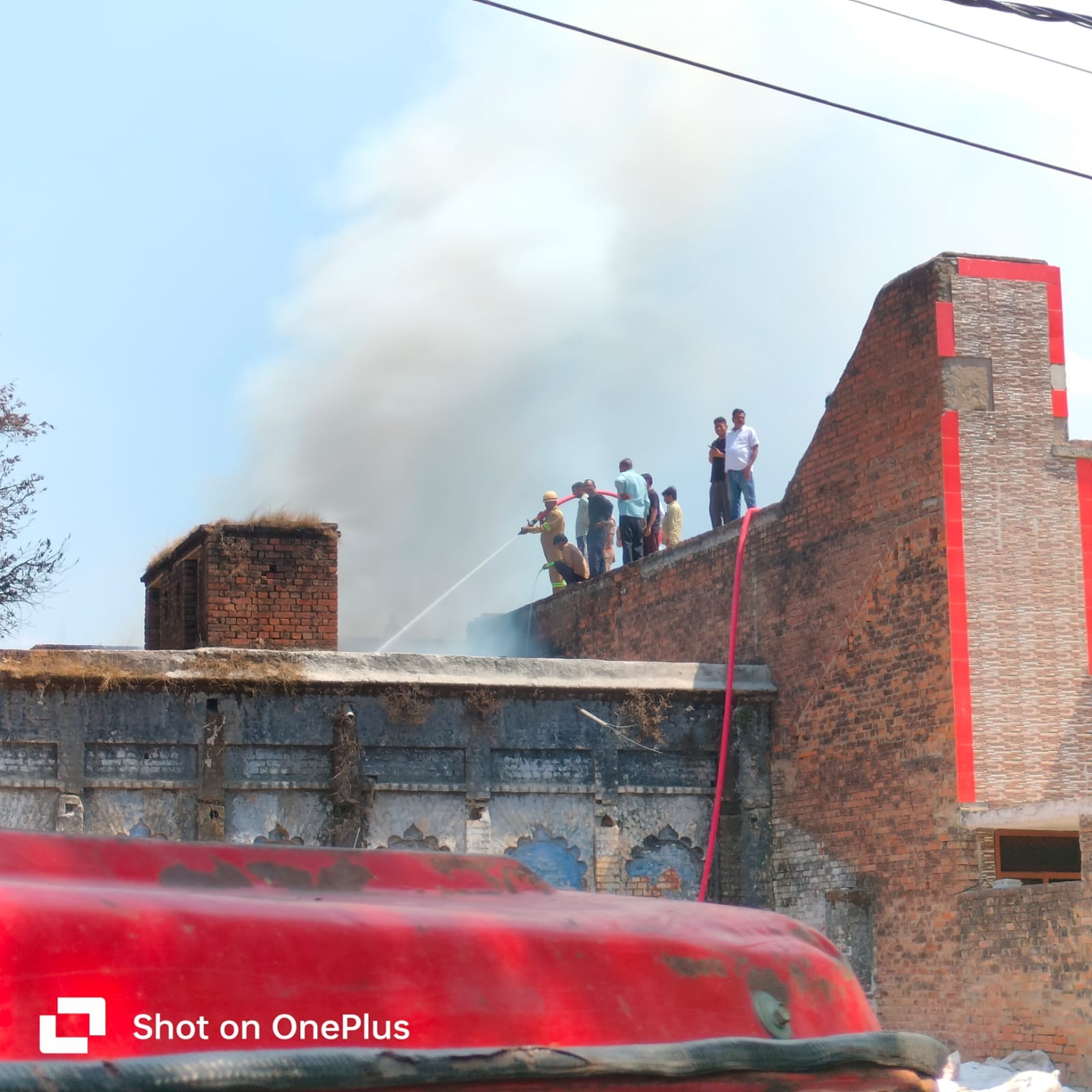 फोटो - 15 आग लगने के बाद निकलता धुआं। संवाद