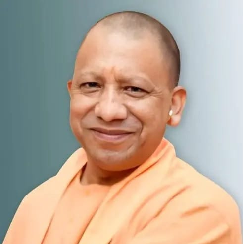 फोटो-34-बलरामपुर के शक्तिपीठ देवीपाटन मंदिर में सुरक्षा व्यवस्था की जानकारी लेते एएसपी व अन्य 