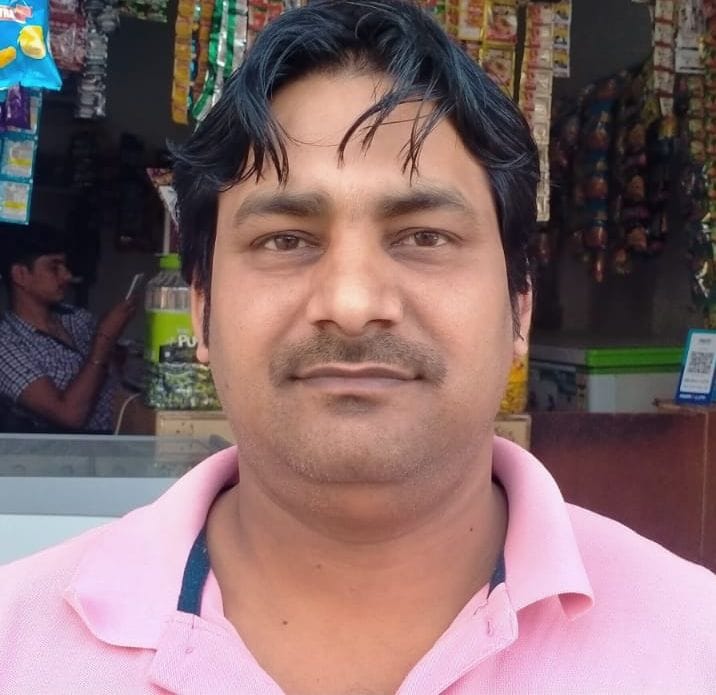 फोटो संख्या:66- नगर पालिका कार्यालय में डोर-टू-डोर कूड़ा  कलेक्शन  वाहनों को हरी झंडी  दिखाकर र