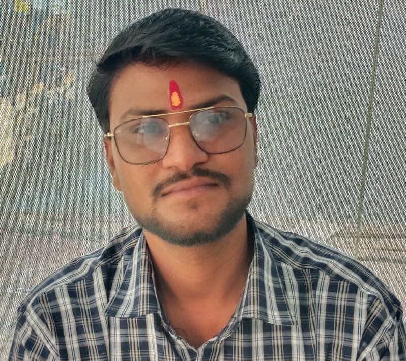 फोटो संख्या:66- नगर पालिका कार्यालय में डोर-टू-डोर कूड़ा  कलेक्शन  वाहनों को हरी झंडी  दिखाकर र