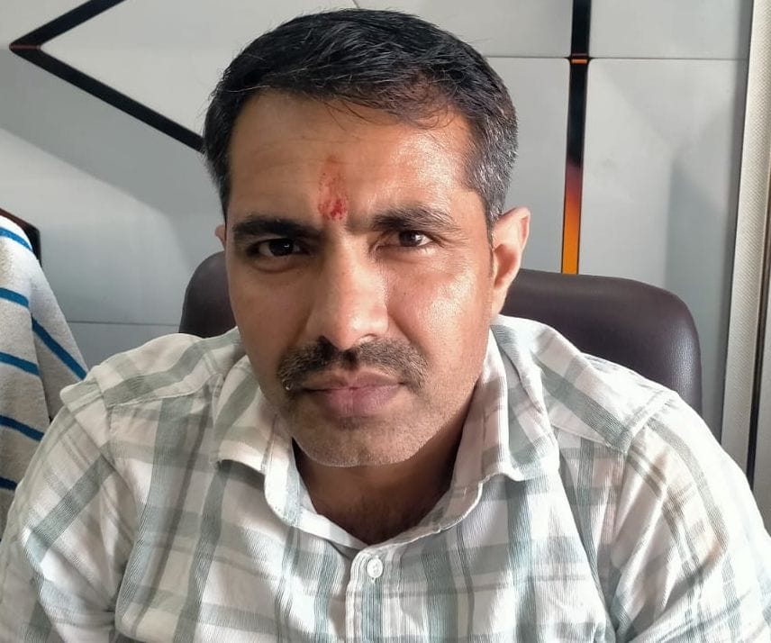 फोटो संख्या:66- नगर पालिका कार्यालय में डोर-टू-डोर कूड़ा  कलेक्शन  वाहनों को हरी झंडी  दिखाकर र