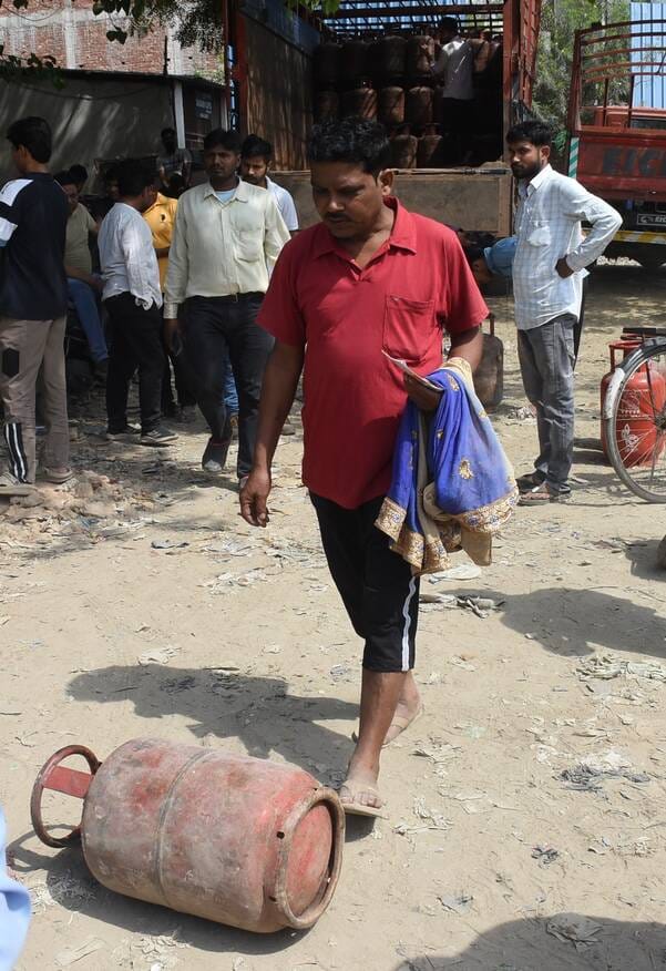 गैस के लिए परेशान लोग। गैस के लिए परेशान लोग।