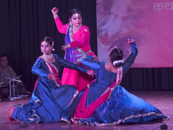 मंच पर बिखरे कथक के रंग