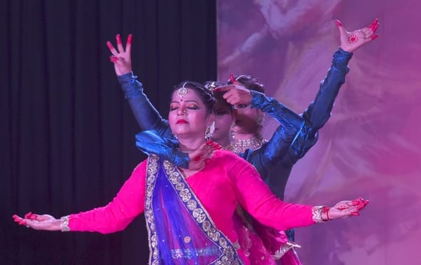 मंच पर बिखरे कथक के रंग