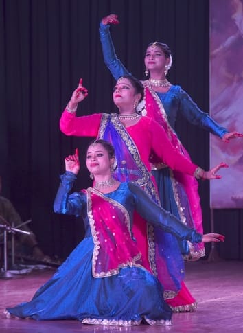 मंच पर बिखरे कथक के रंग