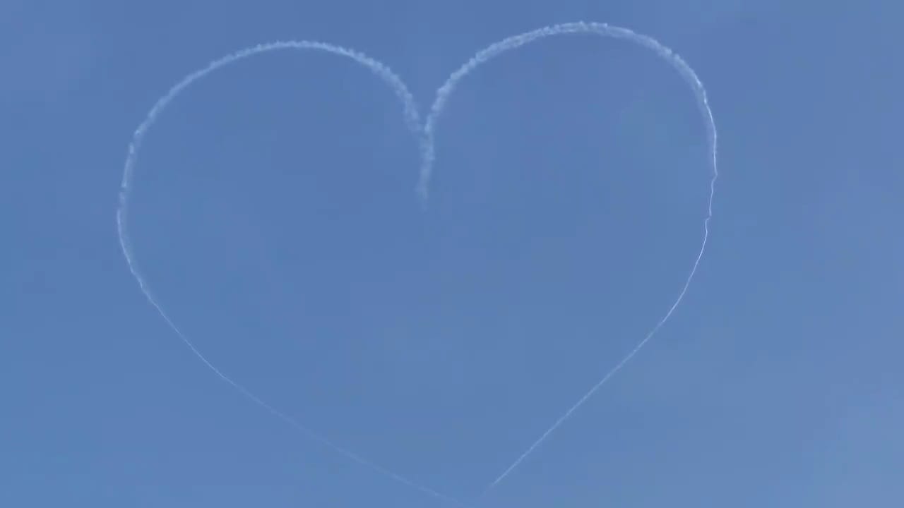 सुजानपुर में उड़ान भरते वायुसेना के हॉक जेट। वीडियोग्रैब।