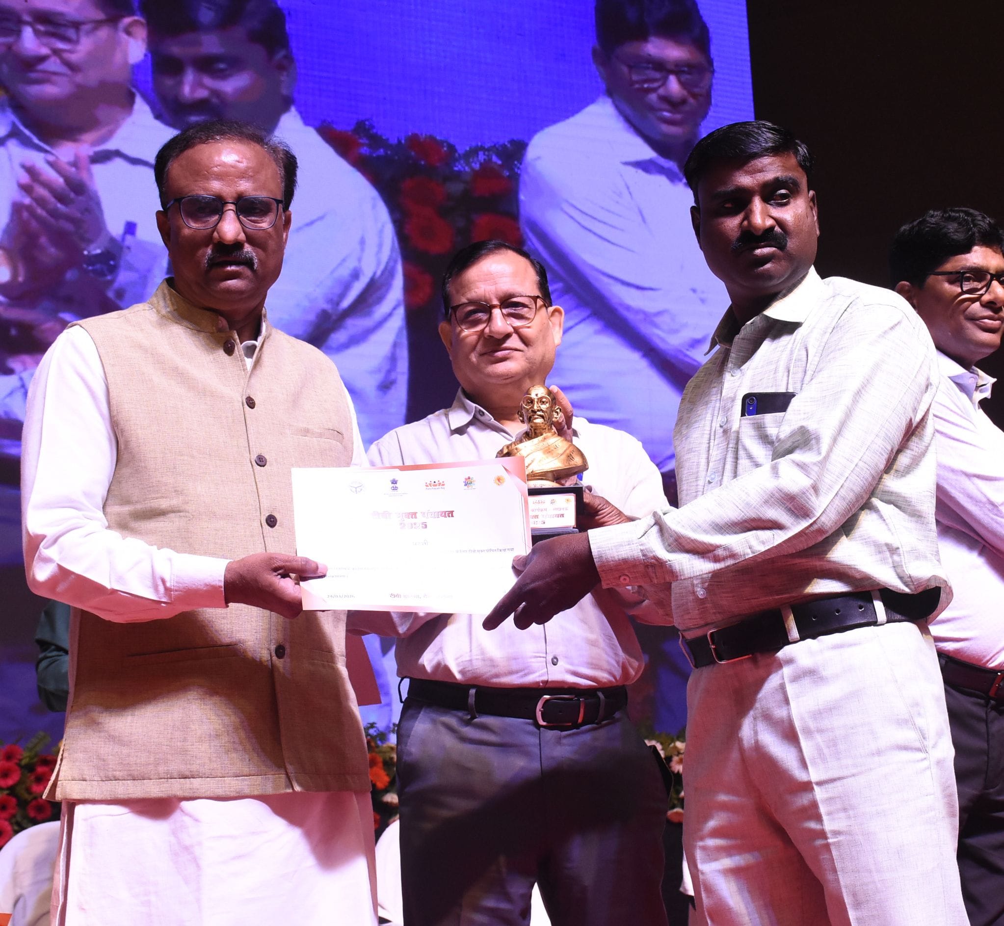 सम्मानित ग्राम प्रधान।