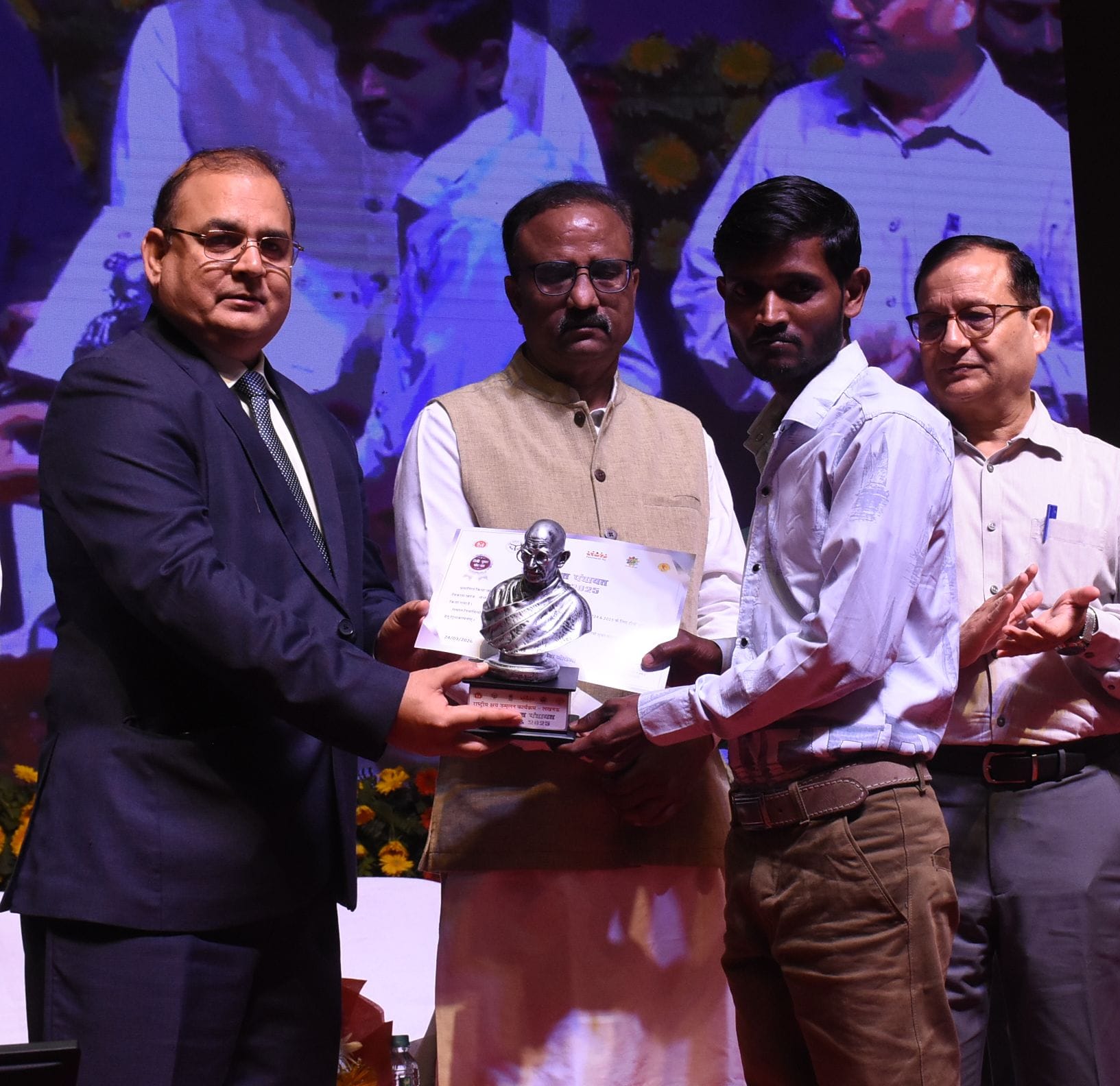 सम्मानित ग्राम प्रधान।