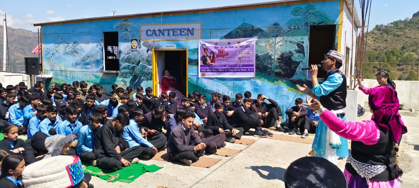 दाड़लाघाट में टीबी उन्मूलन अभियान के तहत आयोजित जागरूकता रैली में भाग लेते छात्र व स्वास्थ्य कर्