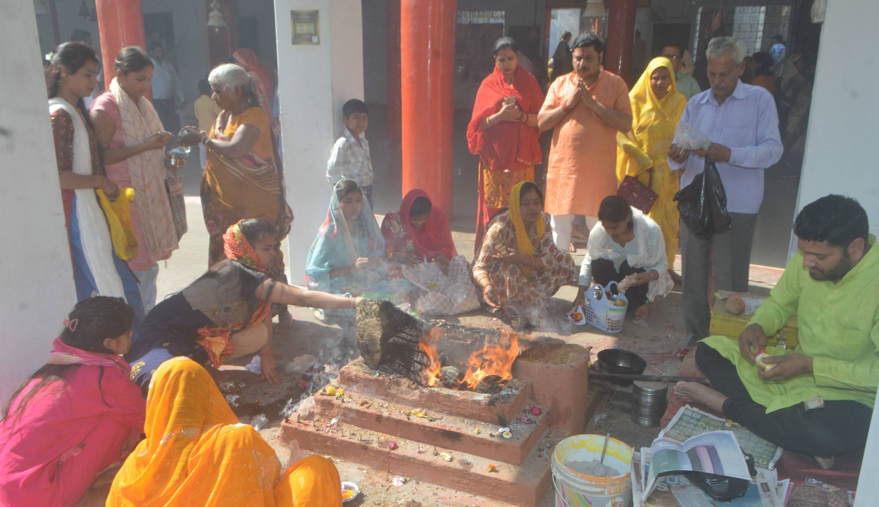 फोटो-01- श्रवण देवी मंदिर में अष्टमी पर्व पर सजी माता रानी की मूर्ति। संवाद फोटो-01- श्रवण देवी मंदिर में अष्टमी पर्व पर सजी माता रानी की मूर्ति। संवाद
