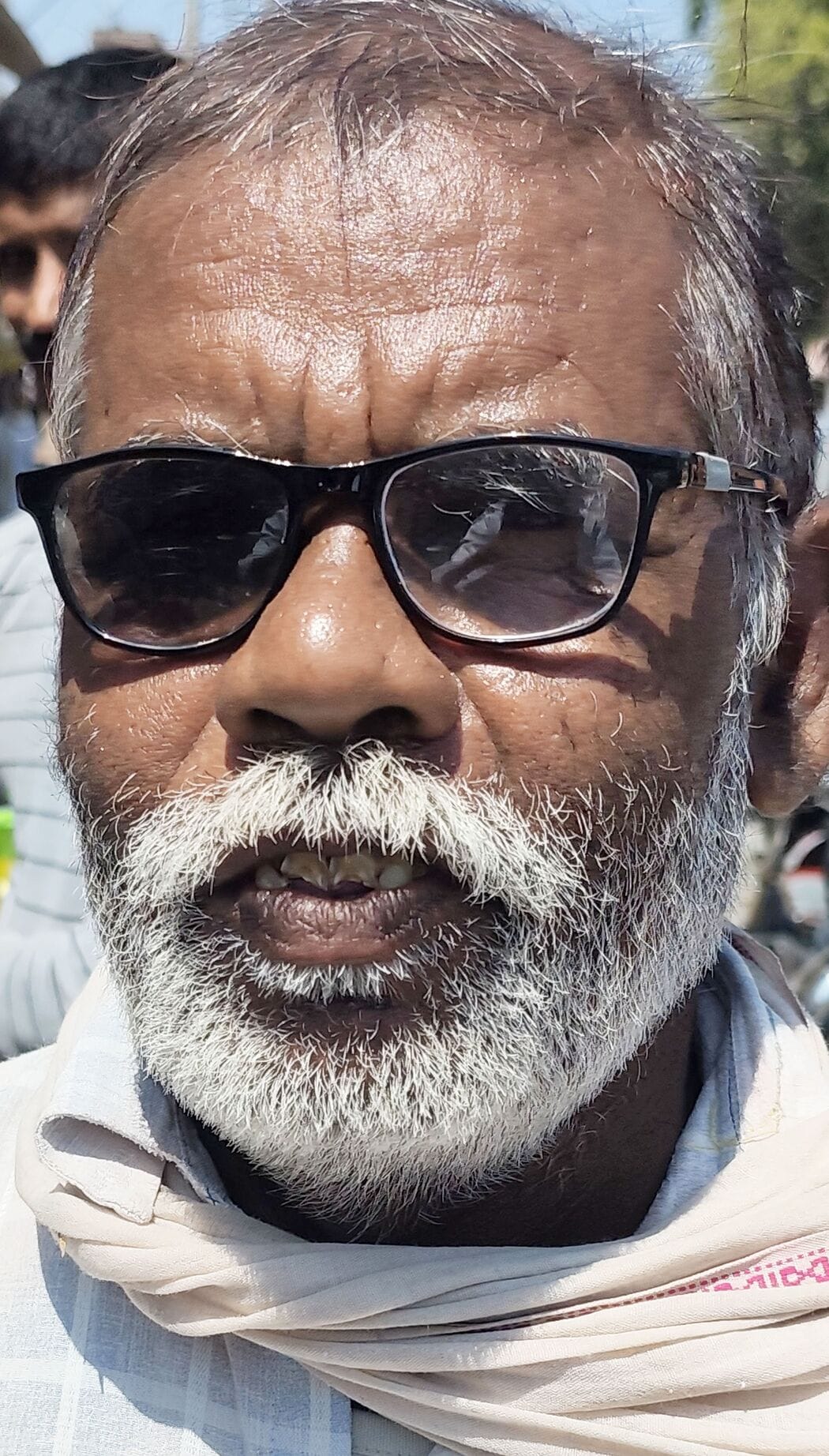 फोटो-17-गैस पर्ची लेने के लिए एजेंसी में लगी भीड़। संवाद