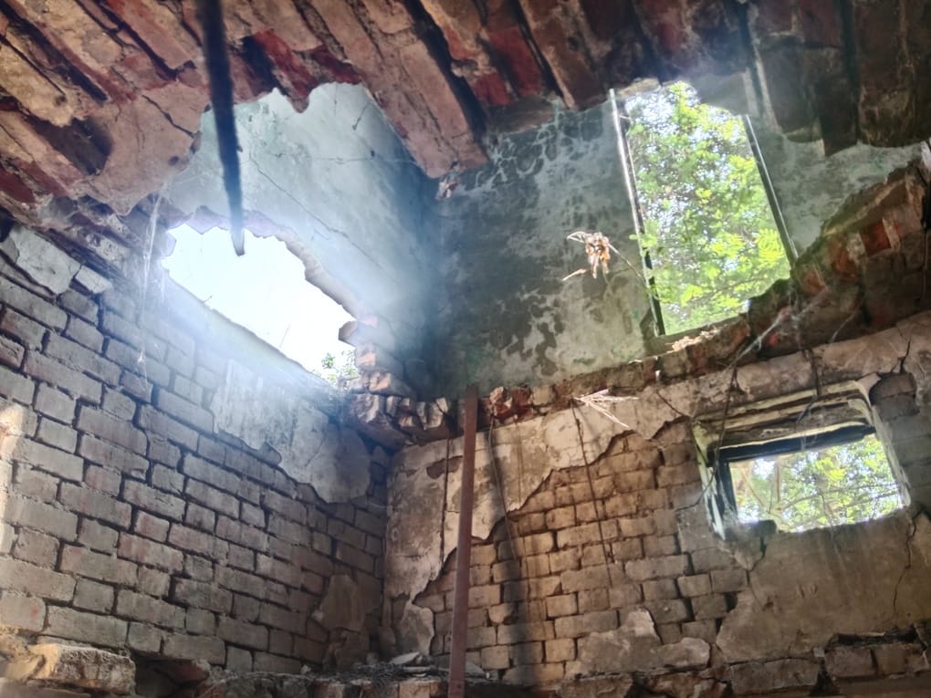 फोटो परिचय नवाबगंज 02 सरकारी दुकानों में नोटिस छत पर करते हुए ग्राम प्रधान तथा सचिव फोटो परिचय नवाबगंज 02 सरकारी दुकानों में नोटिस छत पर करते हुए ग्राम प्रधान तथा सचिव