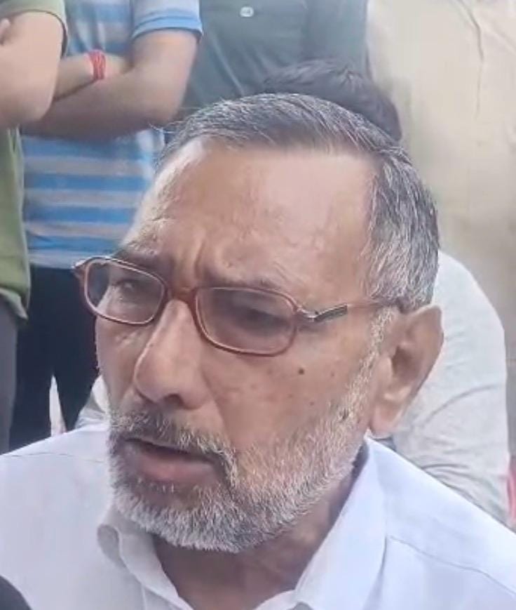 फोटो : सोनीपत के गांव असावरपुर में ग्रामीणों को समर्थन देने पहुंचे राजनीतिक दलों के नेता। संवाद