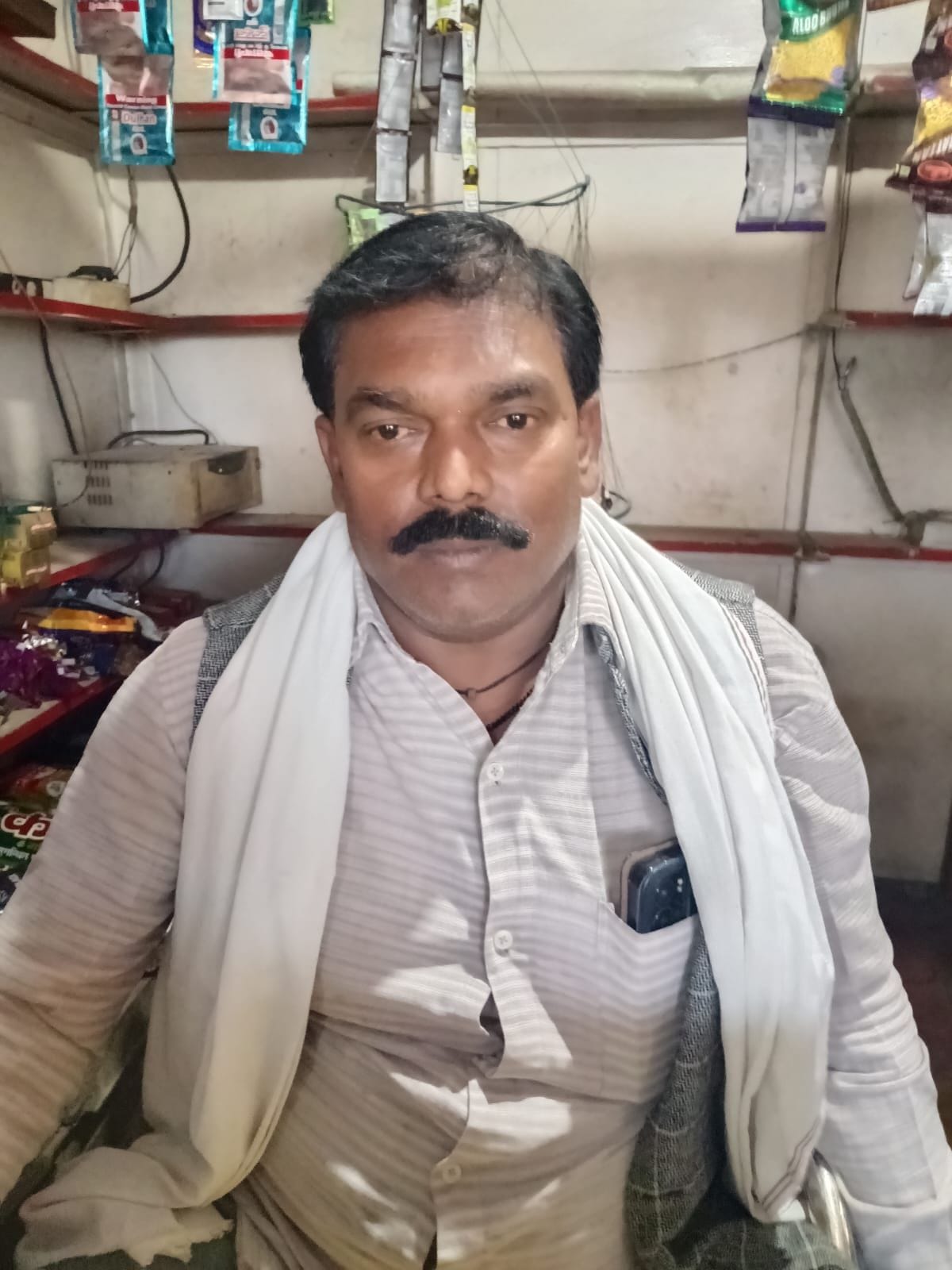  गिलौला विकासखंड के तुलसीपुर स्थिति अजय भारत गैस एजेंसी पर सिलिंडर खत्म होने से पसरा सन्नाटा।