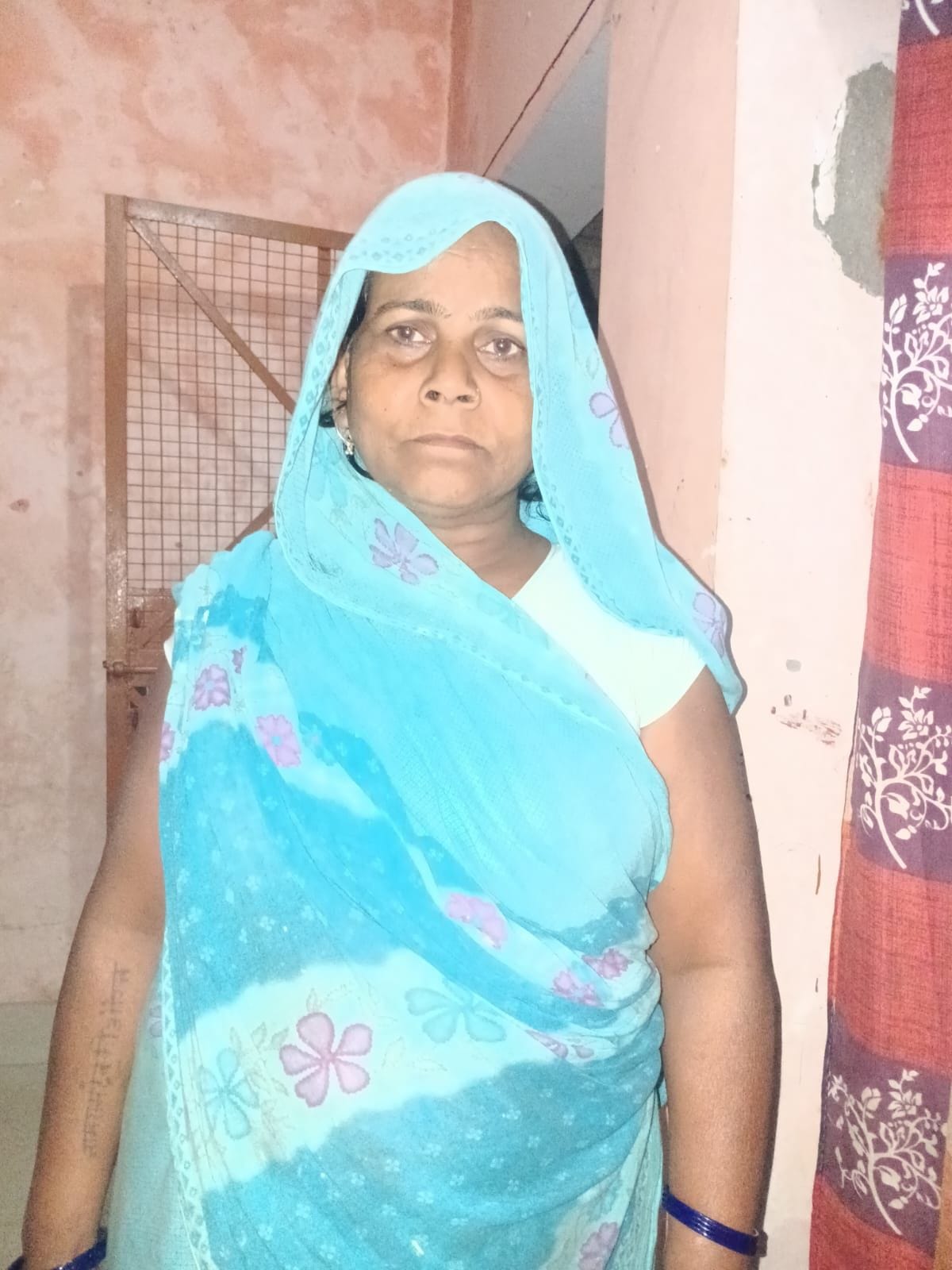  गिलौला विकासखंड के तुलसीपुर स्थिति अजय भारत गैस एजेंसी पर सिलिंडर खत्म होने से पसरा सन्नाटा।