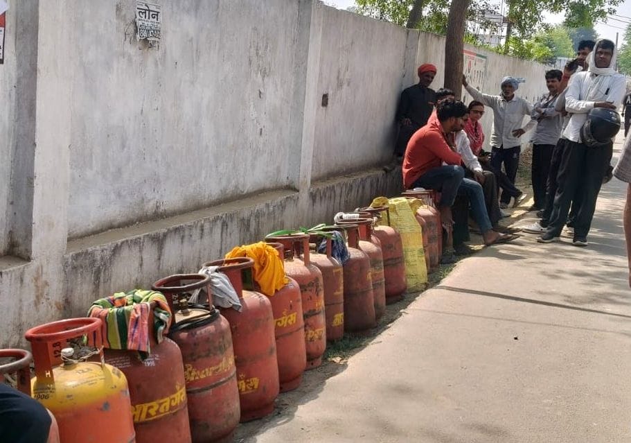 गैस संकट।