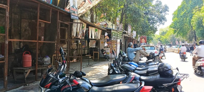 हाईकोर्ट परिसर के आसपास बने वकीलों के चैंबर। हाईकोर्ट परिसर के आसपास बने वकीलों के चैंबर।