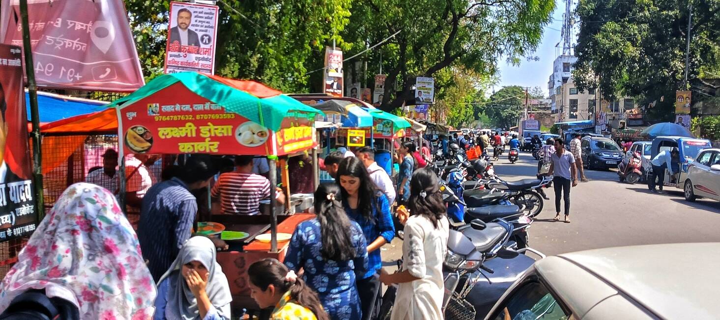 हाईकोर्ट परिसर के आसपास बने वकीलों के चैंबर। हाईकोर्ट परिसर के आसपास बने वकीलों के चैंबर।