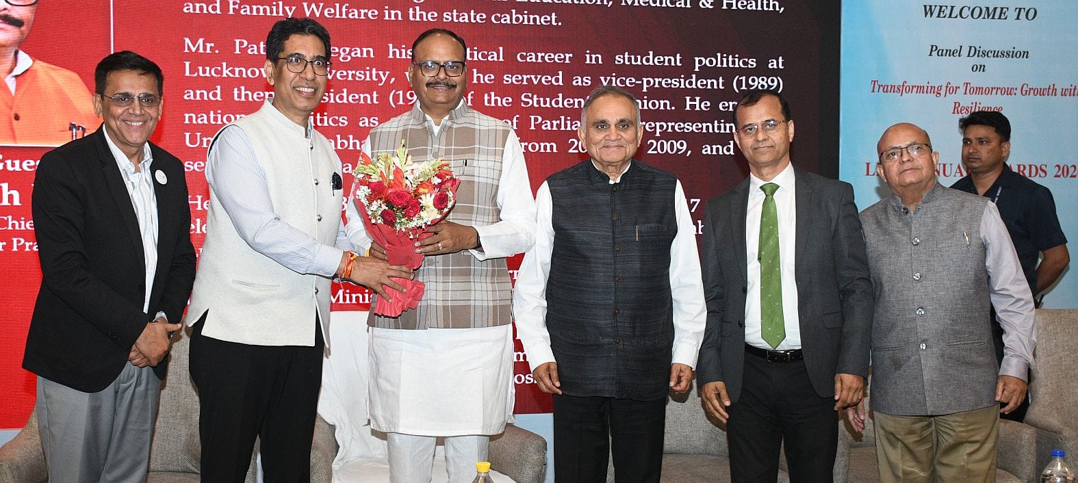 लखनऊ मैनेजमेंट एसोसिएशन के सम्मान समारोह में डिप्टी सीएम हुए शामिल। लखनऊ मैनेजमेंट एसोसिएशन के सम्मान समारोह में डिप्टी सीएम हुए शामिल।