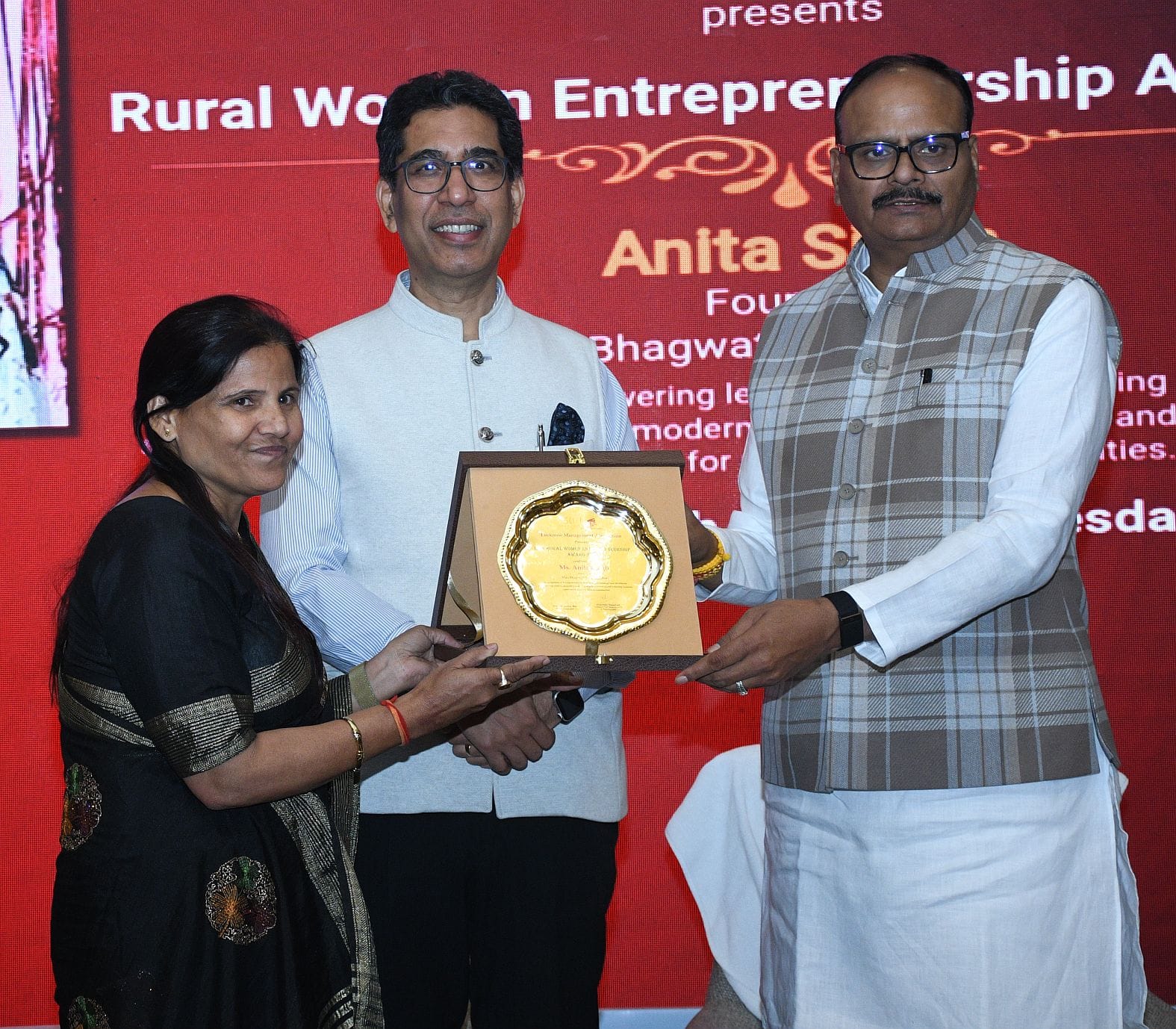 लखनऊ मैनेजमेंट एसोसिएशन के सम्मान समारोह में डिप्टी सीएम हुए शामिल। लखनऊ मैनेजमेंट एसोसिएशन के सम्मान समारोह में डिप्टी सीएम हुए शामिल।