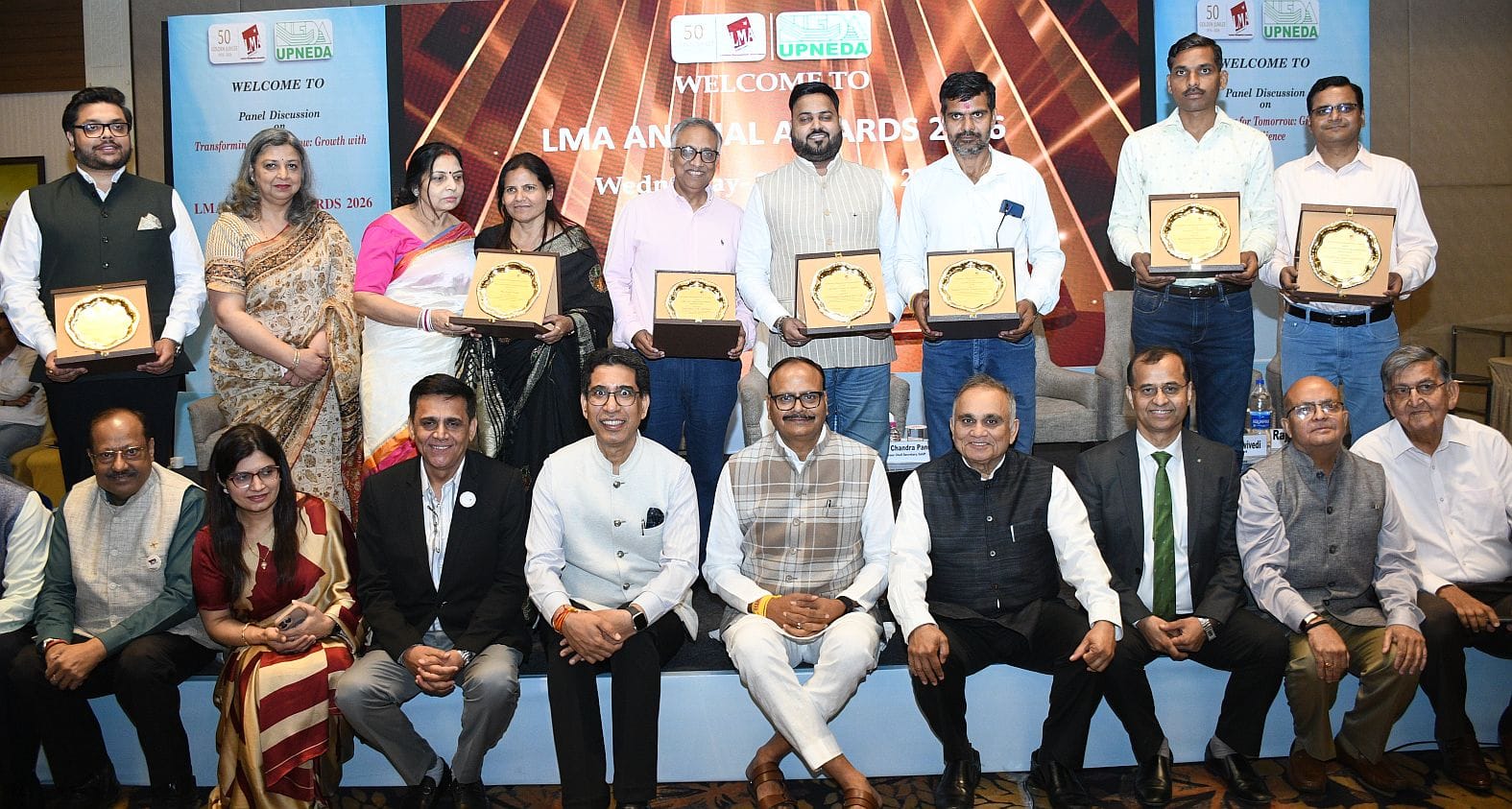 लखनऊ मैनेजमेंट एसोसिएशन के सम्मान समारोह में डिप्टी सीएम हुए शामिल। लखनऊ मैनेजमेंट एसोसिएशन के सम्मान समारोह में डिप्टी सीएम हुए शामिल।