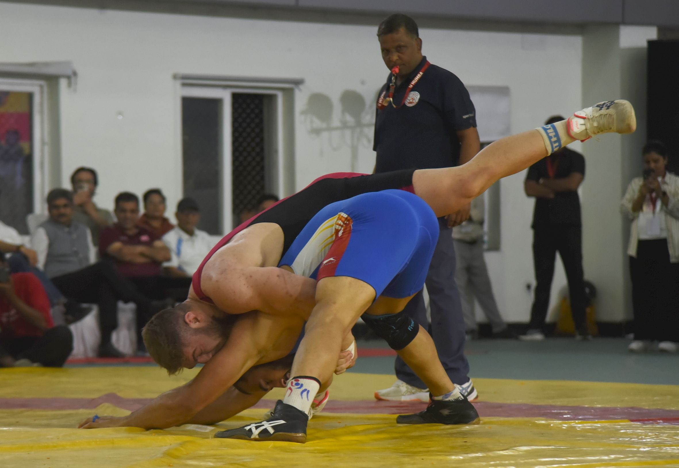 रेसलिंग गोल्ड कप में भिड़ते ईरान और भारत के पहलवान