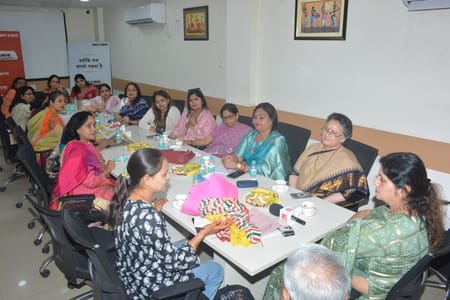 संवाद कार्यक्रम में मुख्य अतिथि राज्य महिला आयोग की अध्यक्ष डॉ. बबीता सिंह चौहान व अन्य।