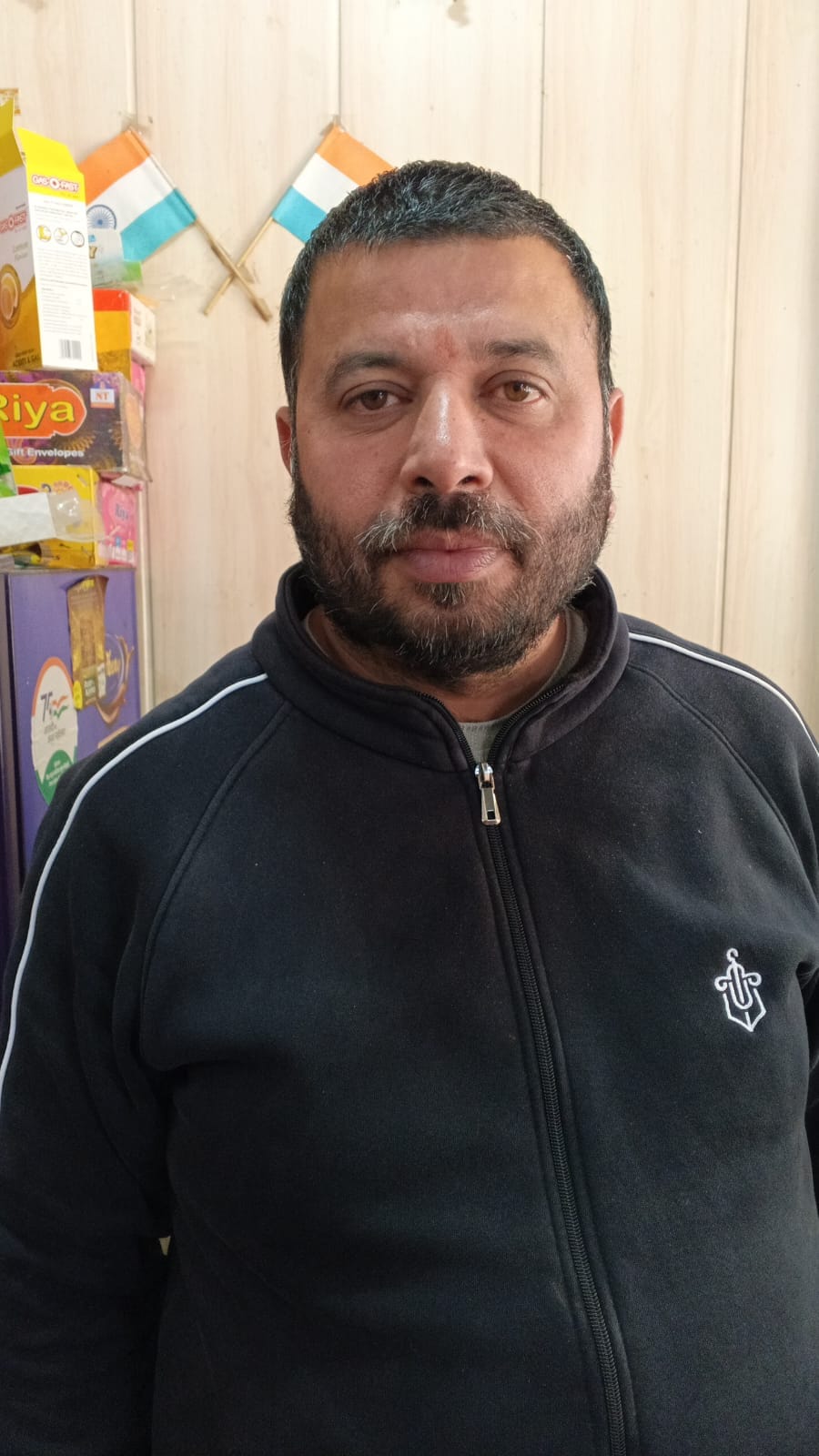 देव गोस्वामी, दुकानदार बिझड़ी