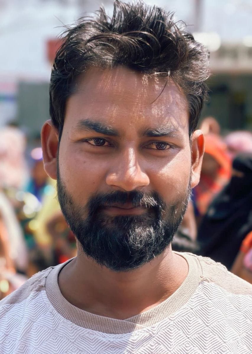 विद्युत उपकेंद्र में मांगो को लेकर प्रदर्शन करते लोग। संवाद विद्युत उपकेंद्र में मांगो को लेकर प्रदर्शन करते लोग। संवाद