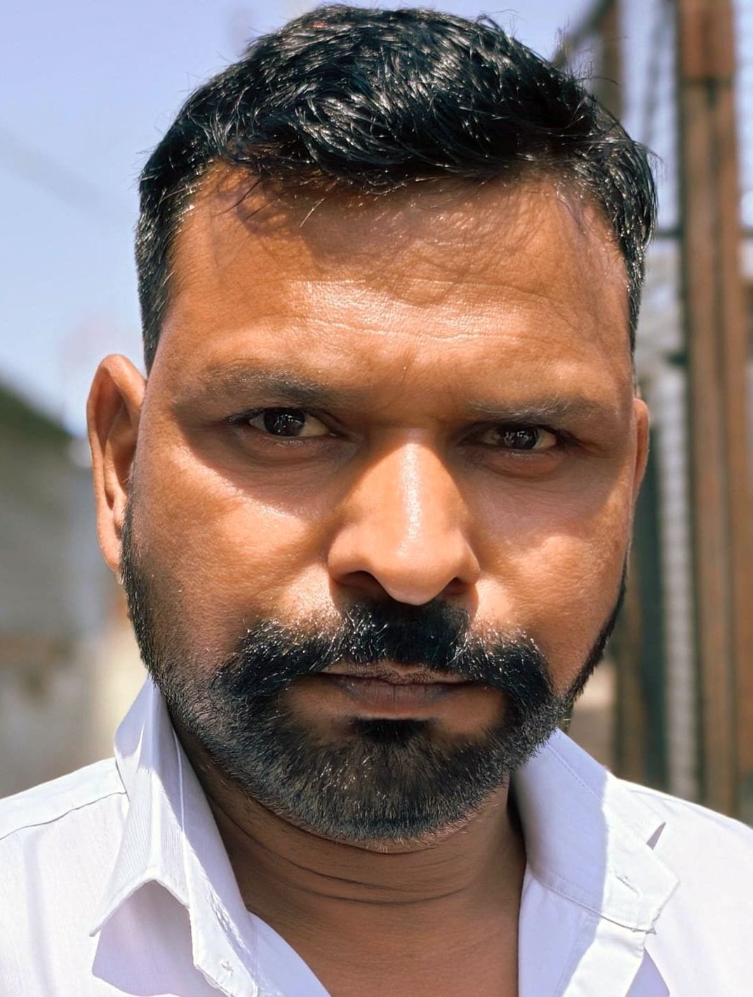 विद्युत उपकेंद्र में मांगो को लेकर प्रदर्शन करते लोग। संवाद विद्युत उपकेंद्र में मांगो को लेकर प्रदर्शन करते लोग। संवाद