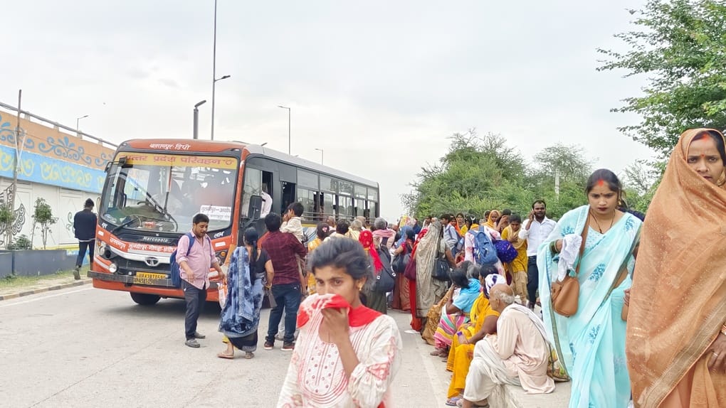 11 -टेढ़ीबाजार से राम मंदिर जाने वाले मार्ग पर लगा बैरियर - संवाद 11 -टेढ़ीबाजार से राम मंदिर जाने वाले मार्ग पर लगा बैरियर - संवाद