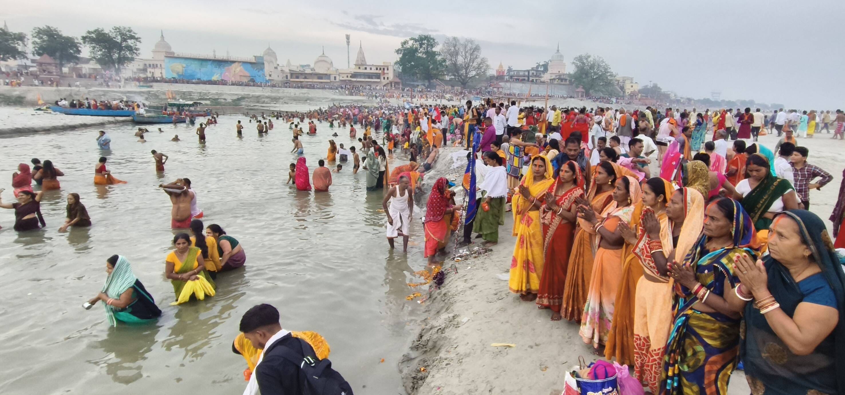 34-कनकभवन में रामजन्मोस्व के मौके पर सजा भगवान का विग्रह।-संवाद 34-कनकभवन में रामजन्मोस्व के मौके पर सजा भगवान का विग्रह।-संवाद