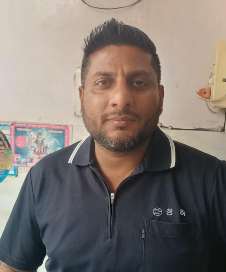 अभिभावक जितेंद्र यादव
