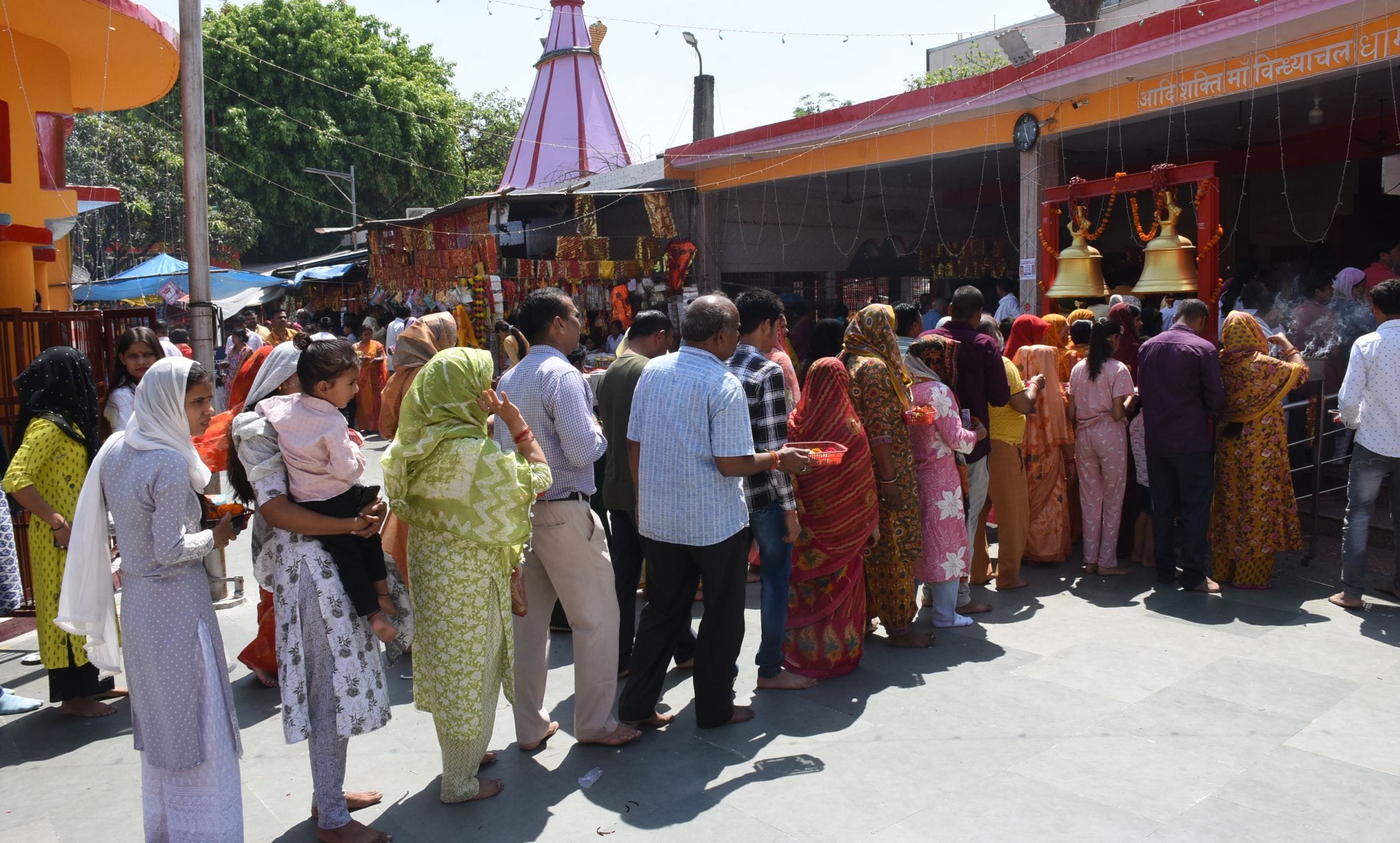 अष्टमी पर हुआ कन्याओं का पूजन