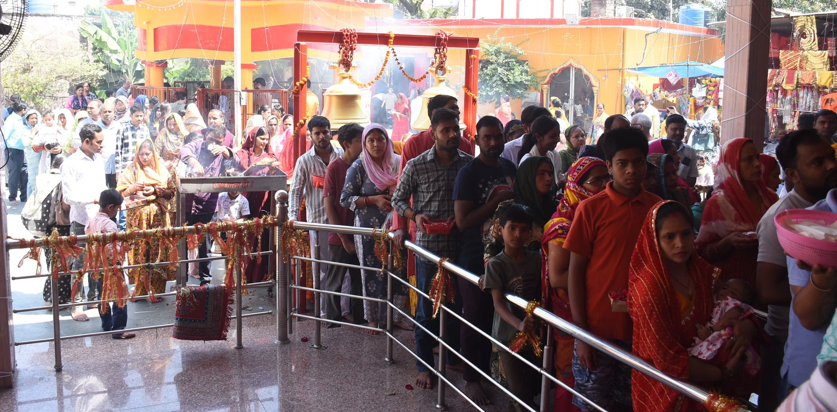 अष्टमी पर हुआ कन्याओं का पूजन