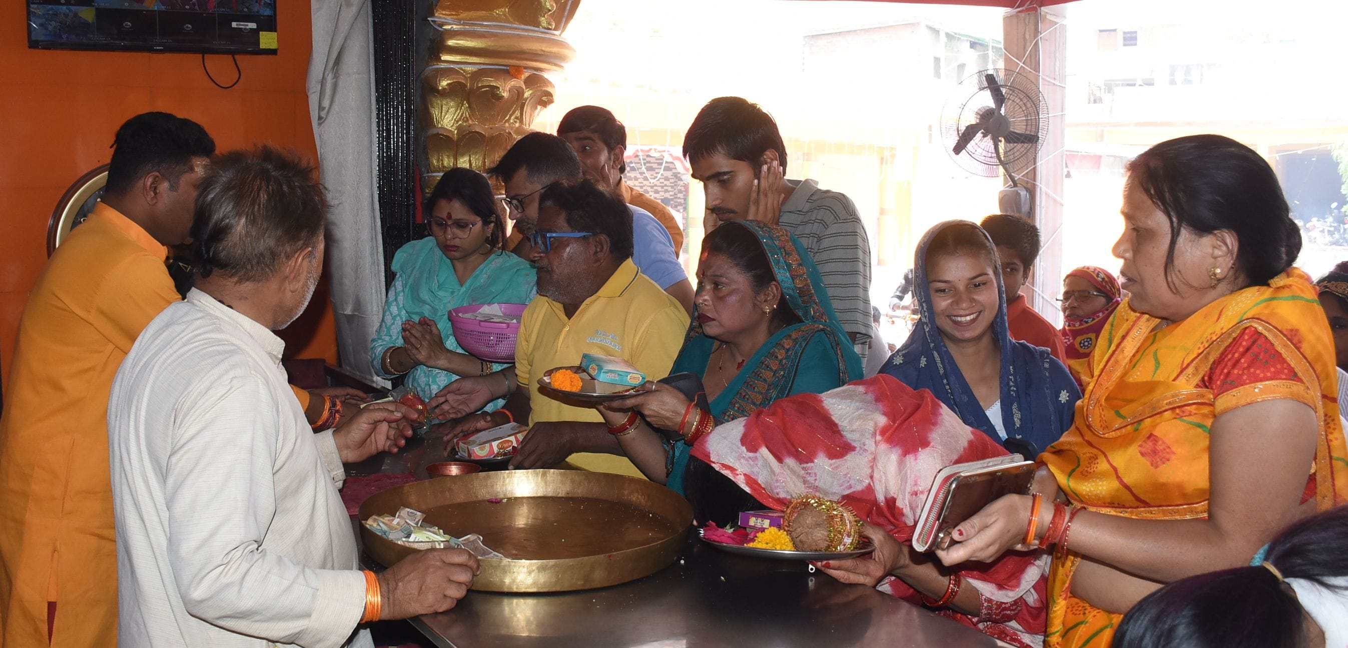 अष्टमी पर हुआ कन्याओं का पूजन