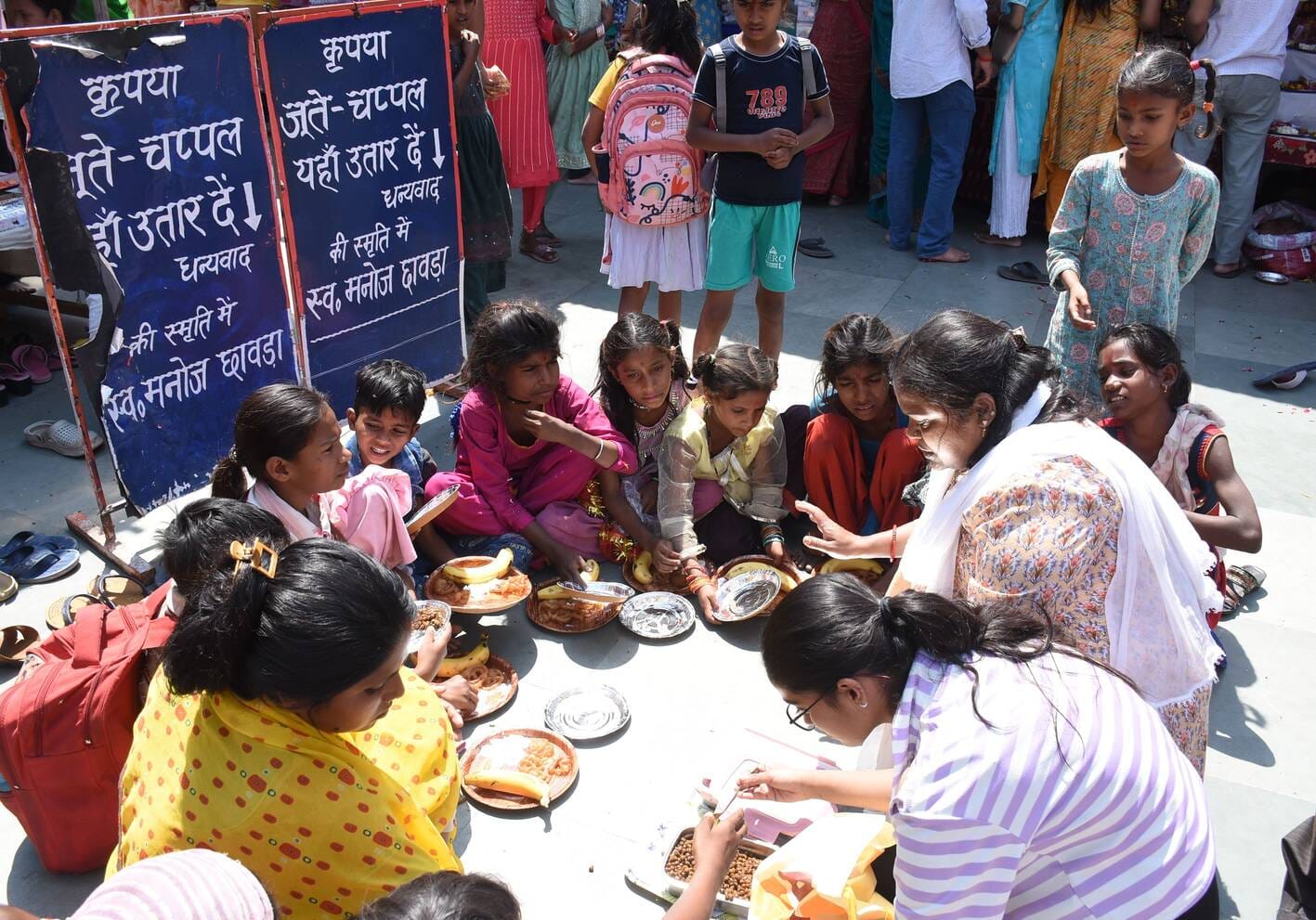 अष्टमी पर हुआ कन्याओं का पूजन