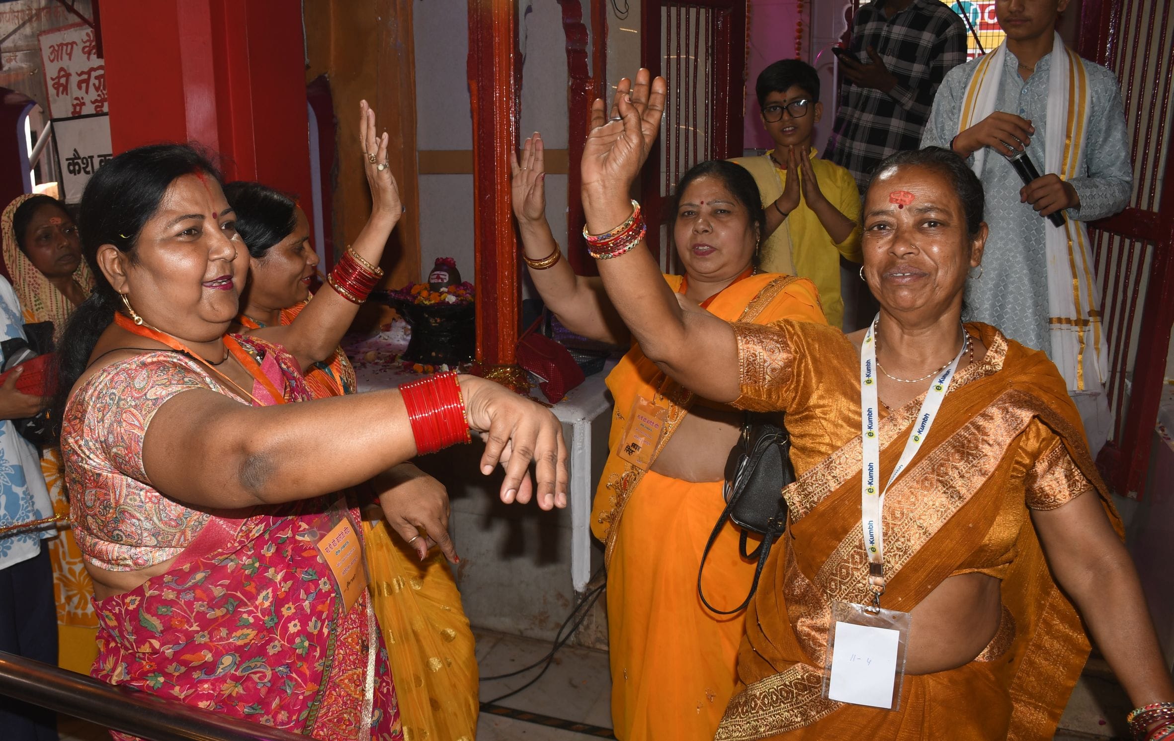 चौक स्थित मठ श्री बड़ी काली जी मंदिर में उमड़े भक्त। चौक स्थित मठ श्री बड़ी काली जी मंदिर में उमड़े भक्त।