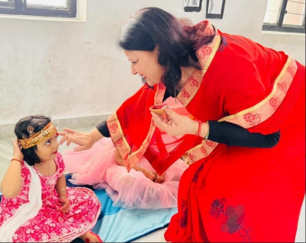 चैत्र नवरात्र की नवमी पर भक्तों ने हवन किया। कन्याओं का पूजन करके भोजन कराकर दक्षिणा दी गई। सं