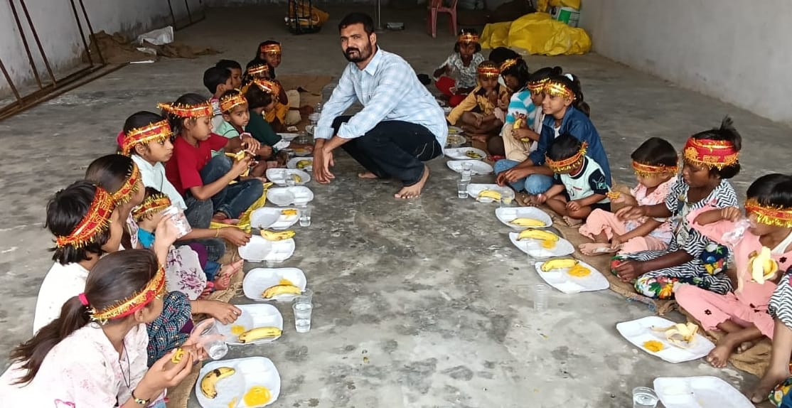 चैत्र नवरात्र की नवमी पर भक्तों ने हवन किया। कन्याओं का पूजन करके भोजन कराकर दक्षिणा दी गई। सं