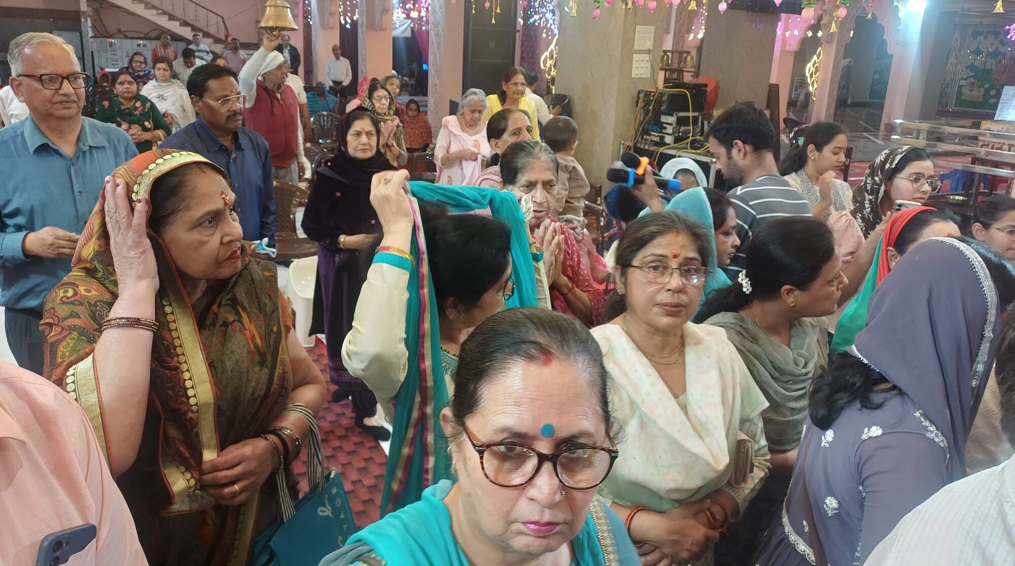 छावनी के हिल रोड स्थित सनातन धर्म मंदिर में किया माता का श्रृंगार। प्रवक्ता