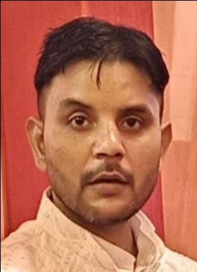 फोटो-13 पोस्टमार्टम हाउस के बाहर बैठी पत्नी रानू व पुत्र तेजस। संवाद