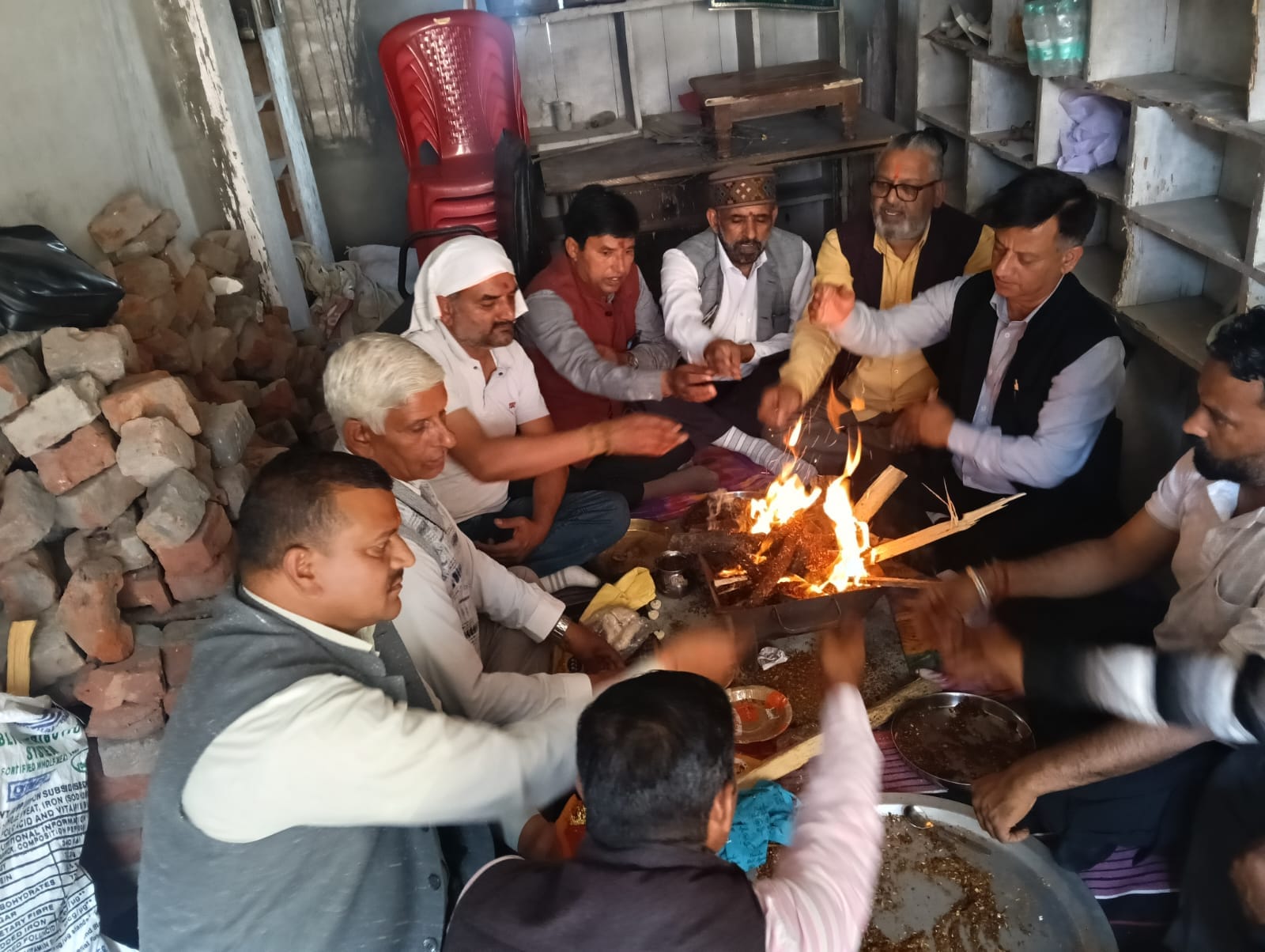 हमीरपुर में मुख्यमंत्री सुखविंद्र सिंह सुक्खू के जन्मदिन पर आयोजित रोजगार मेले में पंजीकरण करवा