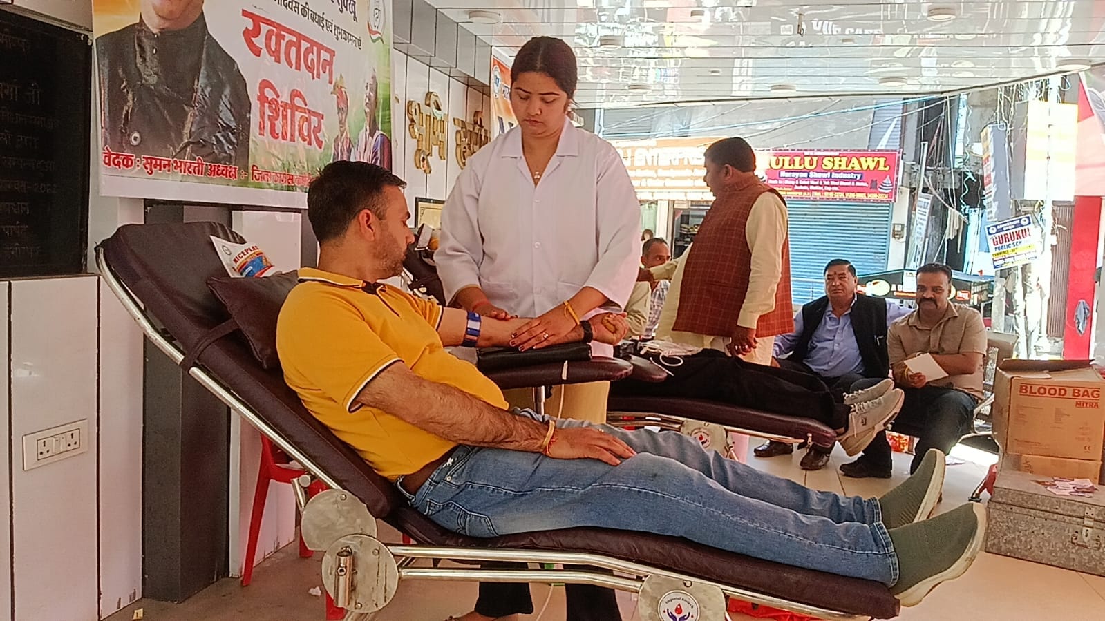 हमीरपुर में मुख्यमंत्री सुखविंद्र सिंह सुक्खू के जन्मदिन पर आयोजित रोजगार मेले में पंजीकरण करवा