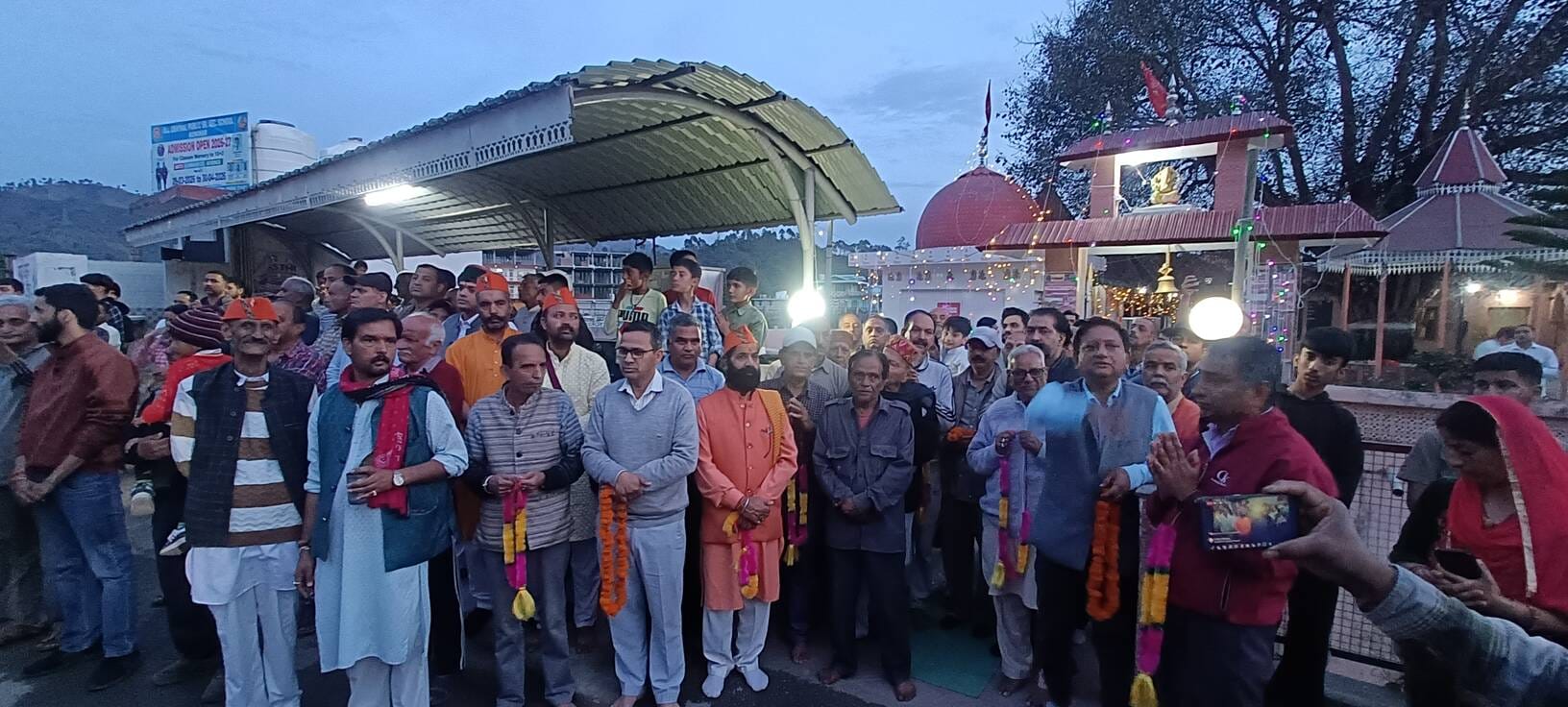 कुनिहार में देव जात्रा निकालते हुए। संवाद