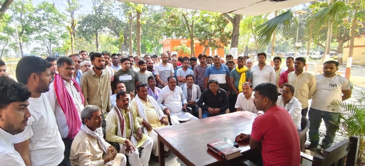 खेजुरी थाना क्षेत्र के गोरवड़ा गांव में बुधवार की शाम विद्युत तार जोड़ने के दौरान मृतक संविदा व