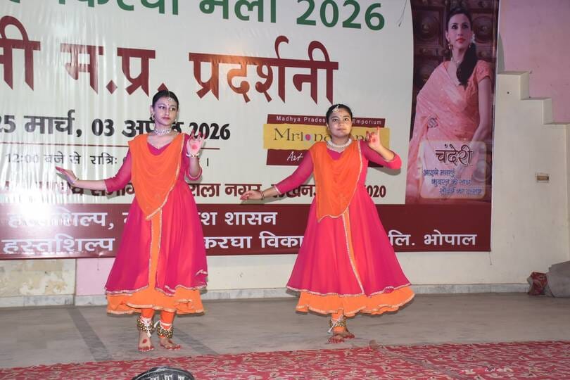 निरालानगर स्थित सरस्वती मंदिर परिसर में बृहस्पतिवार को हस्तशिल्प एवं हथकरघा मेले का शुभारंभ हुआ