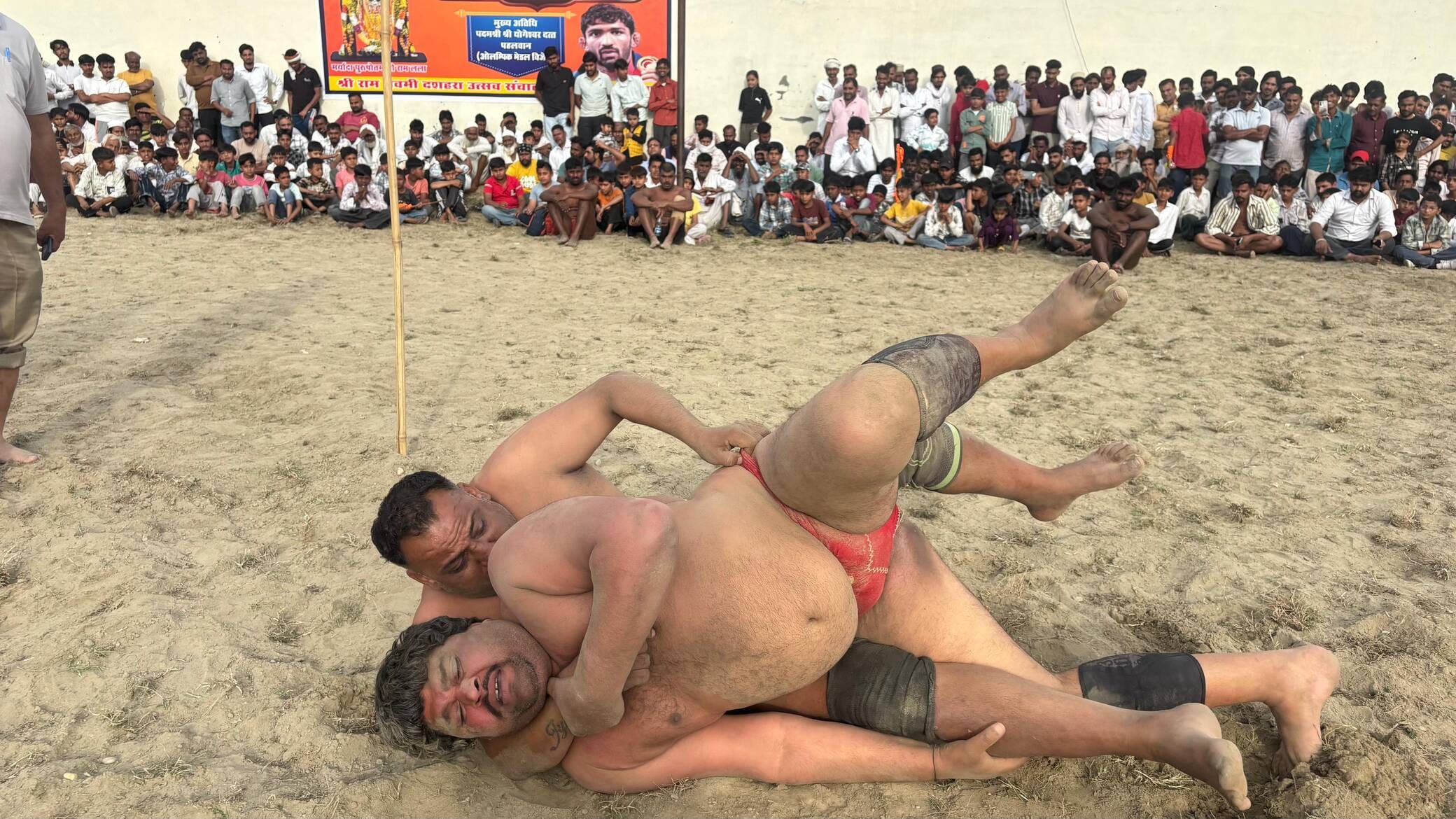 प्रतापनगर में आयोजित दंगल का शुभारंभ करते योगेश्वर दत्त। आयोजक प्रतापनगर में आयोजित दंगल का शुभारंभ करते योगेश्वर दत्त। आयोजक
