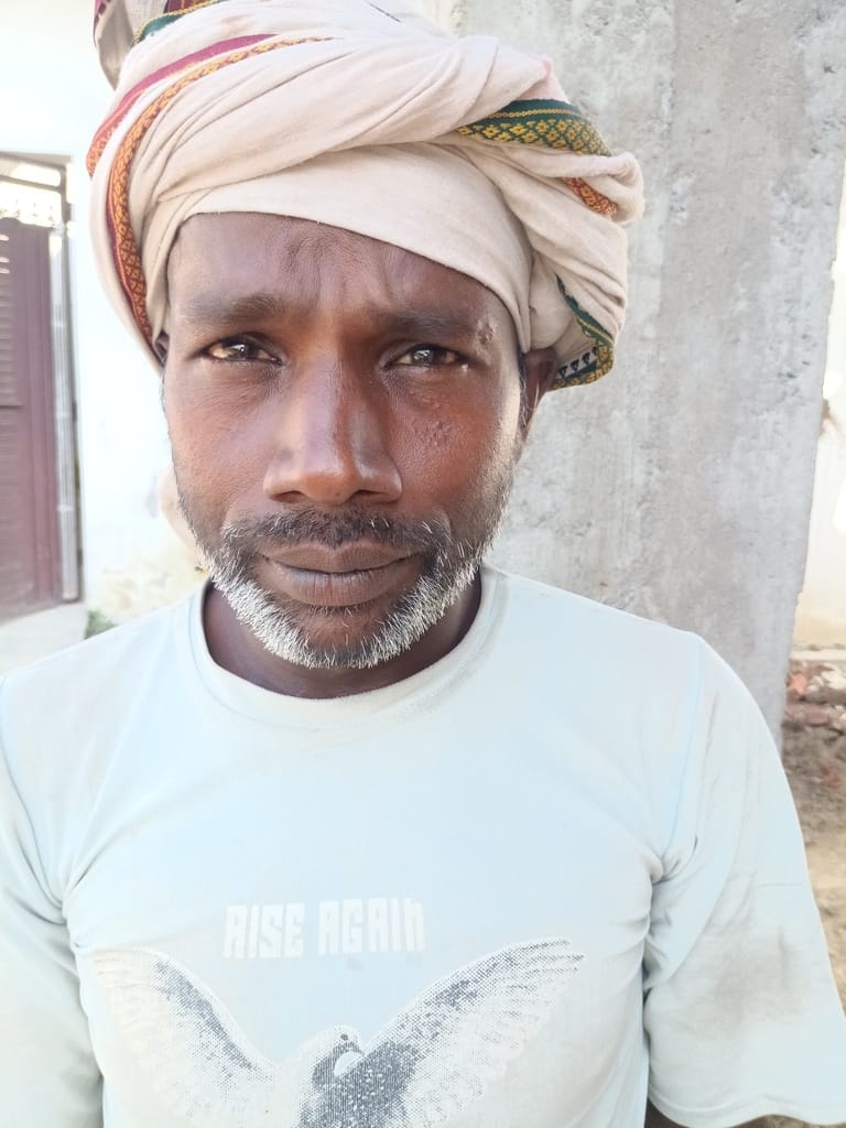 सैनी चौराहे पर सड़क किनारे खड़े ऑटो व ठेला। संवाद सैनी चौराहे पर सड़क किनारे खड़े ऑटो व ठेला। संवाद