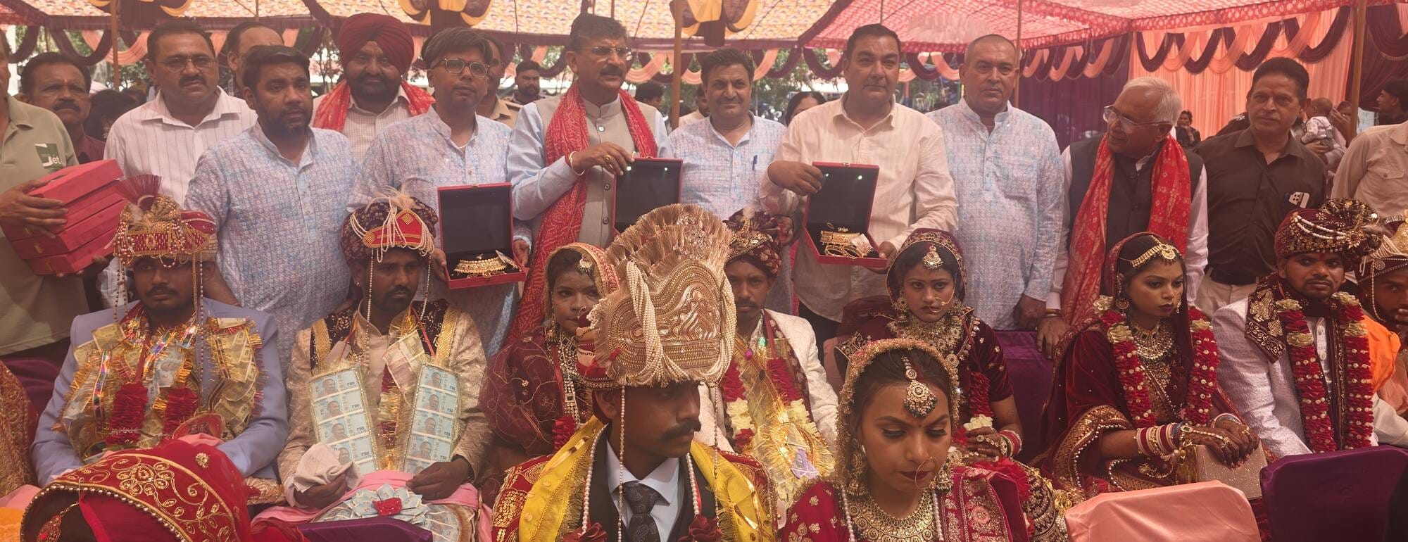 शाहाबाद। नवविवाहित जोड़ों को आशीर्वाद देने पहुंचे कैबिनेट मंत्री कृष्ण बेदी। संवाद शाहाबाद। नवविवाहित जोड़ों को आशीर्वाद देने पहुंचे कैबिनेट मंत्री कृष्ण बेदी। संवाद